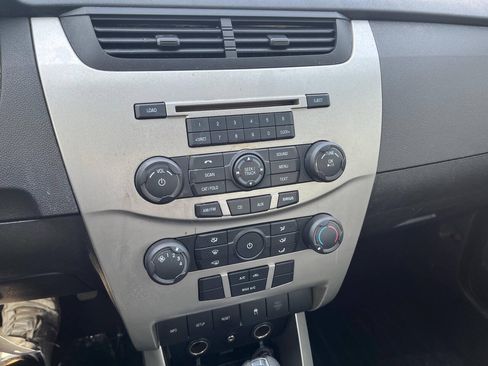 Used 2010 Ford Focus SE FWD image 17