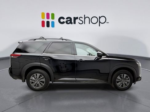 Used 2025 Nissan Pathfinder SV image 6