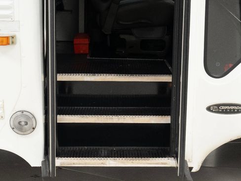 Used 2004 Chevrolet Express 3500 w/ School Bus Package RWD image 18