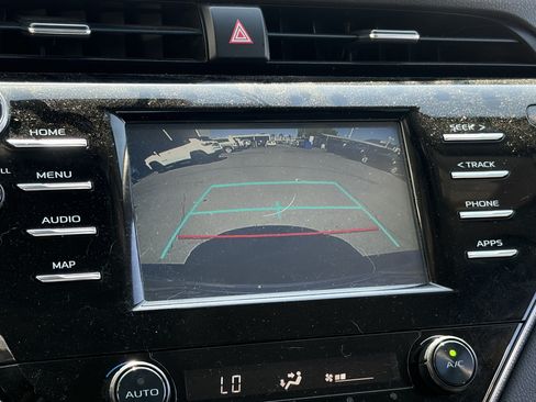 Used 2019 Toyota Camry SE FWD image 7