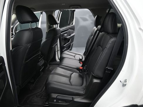 Used 2025 Honda Pilot EX-L image 17