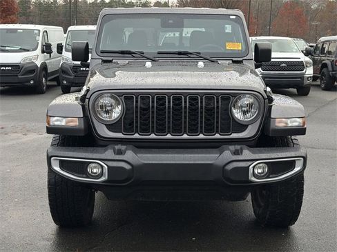 Used 2024 Jeep Gladiator Sport image 16