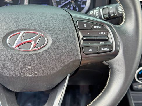 Used 2022 Hyundai Venue Limited w/ Cargo Package image 21