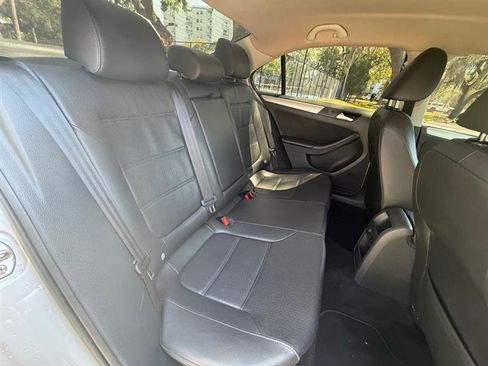 Used 2013 Volkswagen Jetta SE image 15