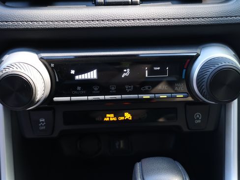 Certified 2025 Toyota RAV4 LE AWD/4WD image 31