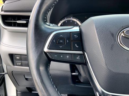 Used 2021 Toyota Highlander LE image 23