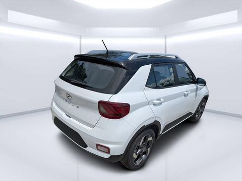 New 2025 Hyundai Venue Limited FWD image 3