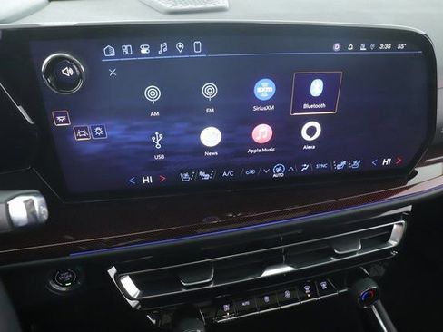 Used 2025 Chevrolet Traverse RS image 24