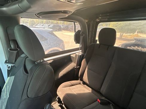 Used 2019 Jeep Wrangler Rubicon AWD/4WD image 3