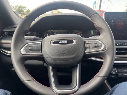 Used 2025 Jeep Compass Trailhawk AWD/4WD image 27