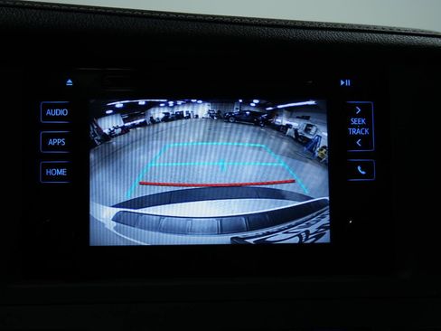 Used 2017 Toyota Sienna XLE image 36