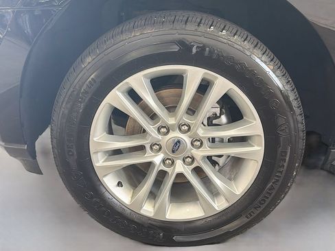 Used 2023 Ford Expedition XLT AWD/4WD image 36