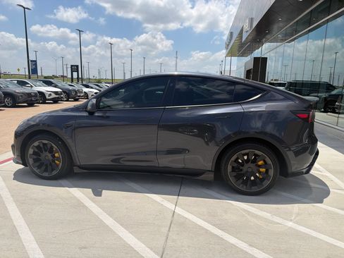 Used 2024 Tesla Model Y Long Range RWD image 7