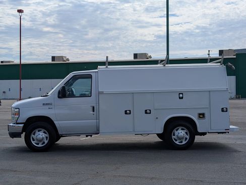 Used 2016 Ford E-350 and Econoline 350 Super Duty w/ Power Windows & Locks Group RWD image 4