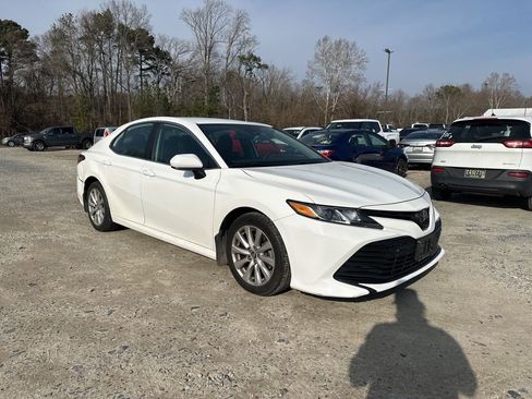 Used 2020 Toyota Camry LE image 6