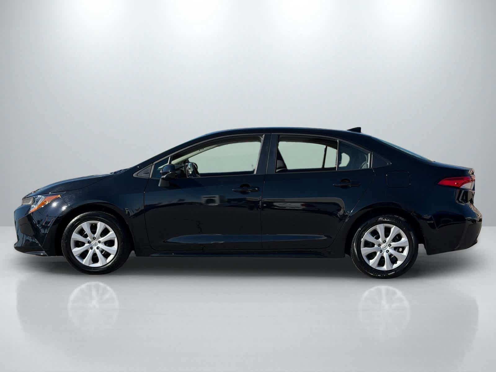 Used 2025 Toyota Corolla LE FWD image 2