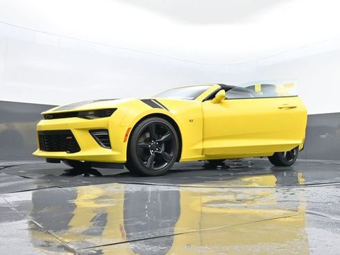 Used 2018 Chevrolet Camaro SS RWD image 32
