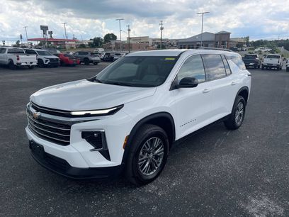 Used 2025 Chevrolet Traverse LT