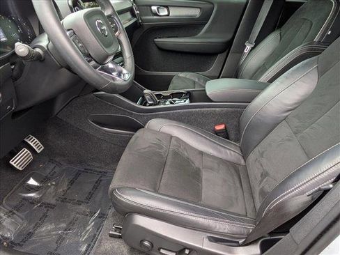 Used 2022 Volvo XC40 T5 R-Design w/ Protection Package Premier image 15