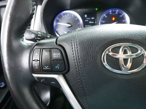 Used 2019 Toyota Highlander XLE AWD/4WD image 15