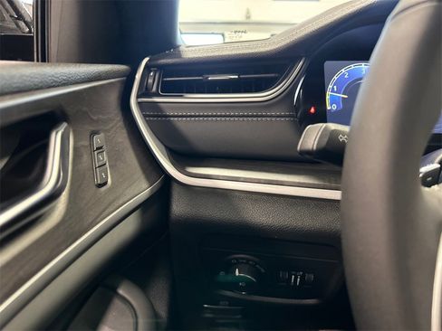 New 2025 Jeep Grand Cherokee Limited w/ Black Appearance Package image 18