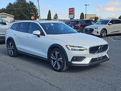 Used 2025 Volvo V60 B5 Cross Country Plus