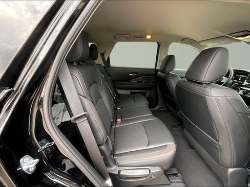 New 2026 Nissan Pathfinder SL w/ SL Premium Package FWD image 9