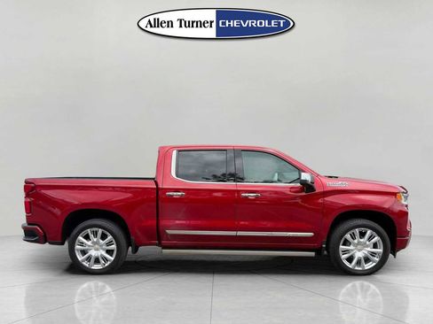 Used 2023 Chevrolet Silverado 1500 High Country w/ High Country Premium Package AWD/4WD image 3