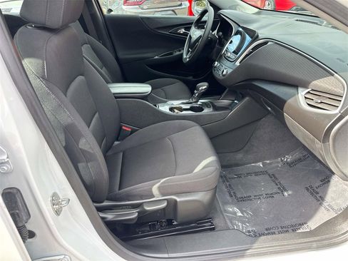 Used 2024 Chevrolet Malibu LT image 16