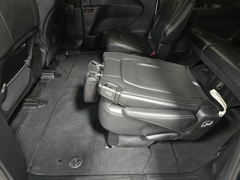 Used 2024 Chrysler Pacifica Touring-L w/ S Appearance Package AWD/4WD image 41