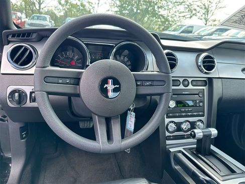 Used 2005 Ford Mustang GT Premium image 18