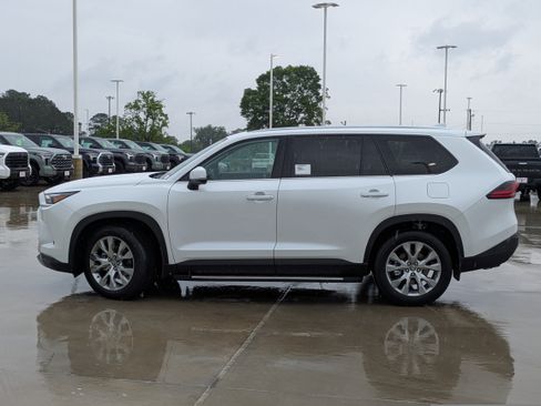 New 2026 Toyota Grand Highlander FWD image 2
