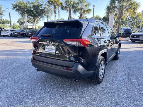 Used 2021 Toyota RAV4 LE AWD/4WD image 6
