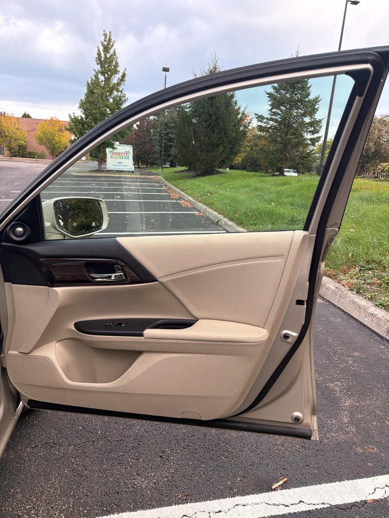 Used 2017 Honda Accord EX-L image 32