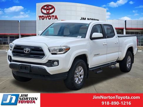 Used 2017 Toyota Tacoma SR5 w/ Tow Package image 3