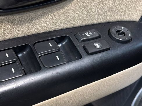 Used 2011 Kia Soul ! FWD image 16
