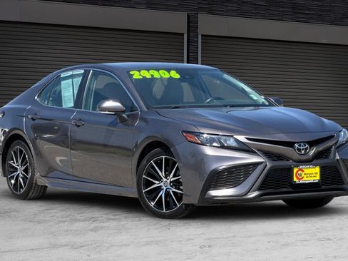 Used 2024 Toyota Camry SE FWD image 2