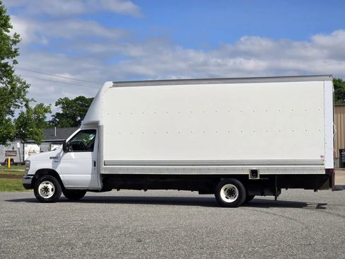Used 2016 Ford E-350 and Econoline 350 Super Duty RWD image 11