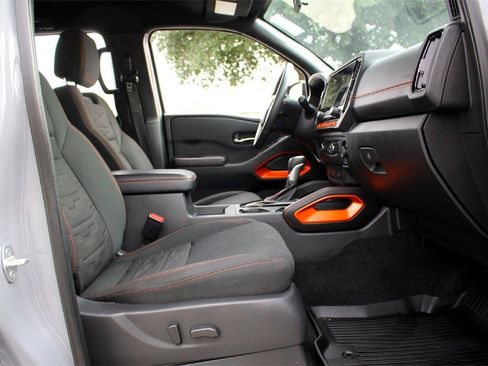 Used 2025 Nissan Frontier Pro-X image 21