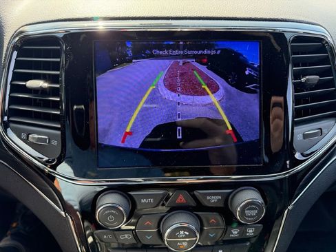 Used 2020 Jeep Grand Cherokee Limited image 31