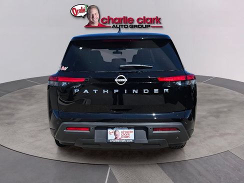 Used 2024 Nissan Pathfinder S FWD image 5