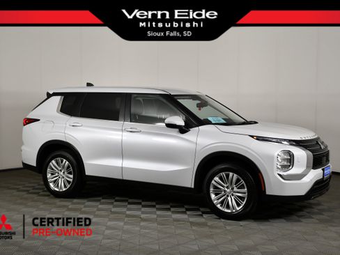 Used 2024 Mitsubishi Outlander ES AWD/4WD image 1