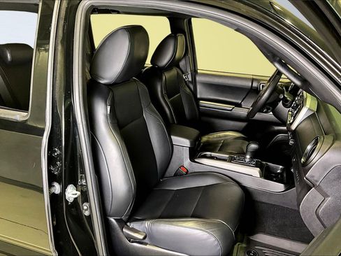 Used 2021 Toyota Tacoma Limited w/ Nightshade Package image 30