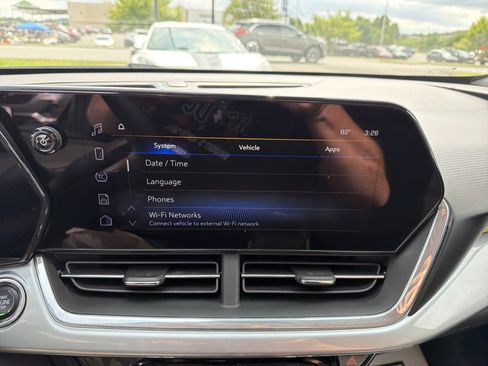 Used 2024 Chevrolet Trax LT w/ Driver Confidence Package FWD image 21