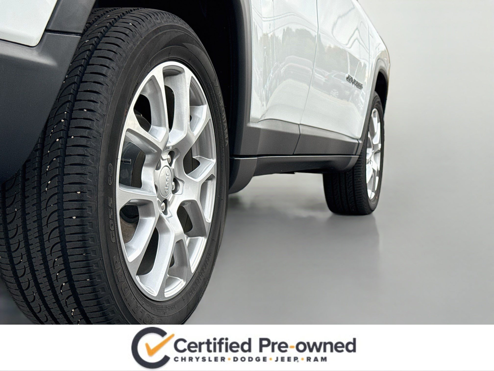 Used 2024 Jeep Compass Latitude AWD/4WD image 9