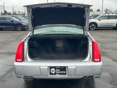 Used 2009 Cadillac DTS w/ Sun And Navigation Package FWD image 12