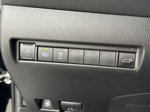 Used 2022 Toyota Venza LE AWD/4WD image 15