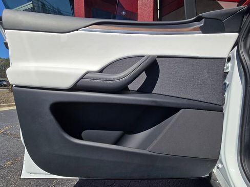 Used 2022 Tesla Model X Base image 17