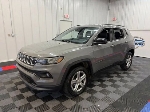 Used 2024 Jeep Compass Latitude AWD/4WD image 8