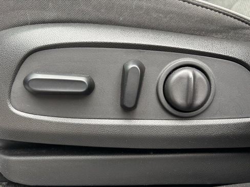 Used 2021 Chevrolet TrailBlazer LT w/ LPO, Blackout Package image 22